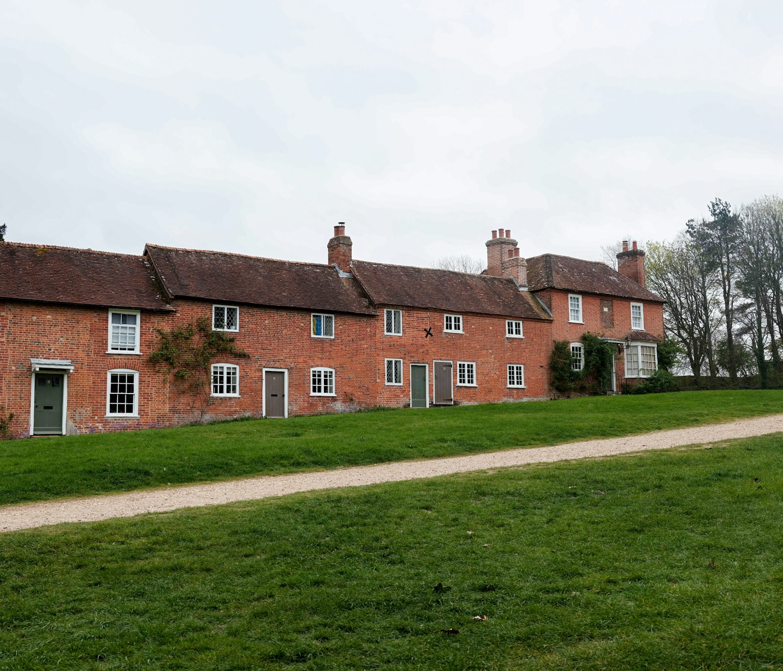 Cost of Homebuyer Reports Essex: red brick terraced houses of the kind a homebuyer report is designed for Cost of Homebuyer Reports Essex: red brick terraced houses of the kind a homebuyer report is designed for